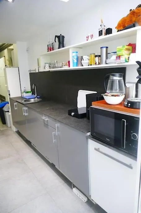 Studio With Kitchen, Shower Garden Anversa 0*,  Belgio